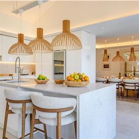 4 Bedroom Villa with Pool, Sumartin, sleeps 8